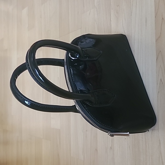 NWOT FOREVER 21 BLACK FAUX LEATHER MINI CLASSIC HANDBAG - Picture 6 of 8